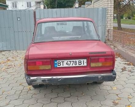 Красный ВАЗ 2107, объемом двигателя 1.45 л и пробегом 104 тыс. км за 526 $, фото 2 на Automoto.ua