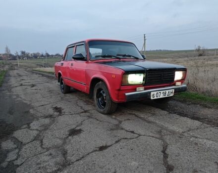 Красный ВАЗ 2107, объемом двигателя 1 л и пробегом 111 тыс. км за 357 $, фото 1 на Automoto.ua