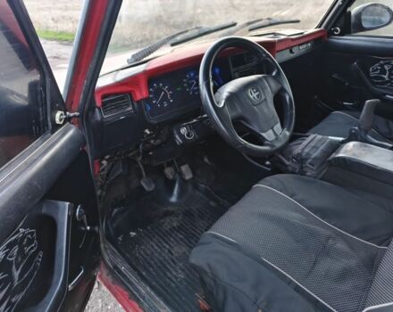 Красный ВАЗ 2107, объемом двигателя 1 л и пробегом 111 тыс. км за 357 $, фото 2 на Automoto.ua