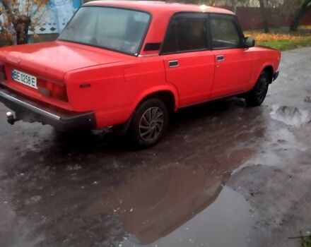 Красный ВАЗ 2107, объемом двигателя 1.5 л и пробегом 250 тыс. км за 1250 $, фото 3 на Automoto.ua