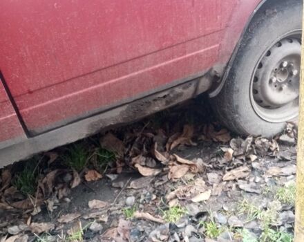 Красный ВАЗ 2107, объемом двигателя 1.6 л и пробегом 120 тыс. км за 500 $, фото 2 на Automoto.ua