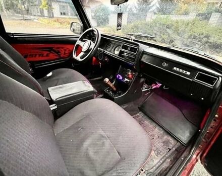 Красный ВАЗ 2107, объемом двигателя 1.5 л и пробегом 100 тыс. км за 900 $, фото 4 на Automoto.ua