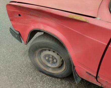 Красный ВАЗ 2107, объемом двигателя 1.5 л и пробегом 200 тыс. км за 592 $, фото 4 на Automoto.ua