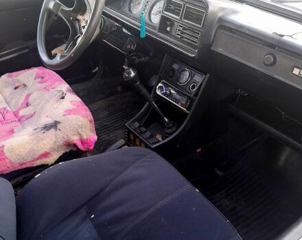 Красный ВАЗ 2107, объемом двигателя 1.5 л и пробегом 180 тыс. км за 500 $, фото 4 на Automoto.ua