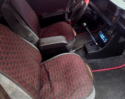 Красный ВАЗ 2107, объемом двигателя 1.5 л и пробегом 0 тыс. км за 1100 $, фото 2 на Automoto.ua