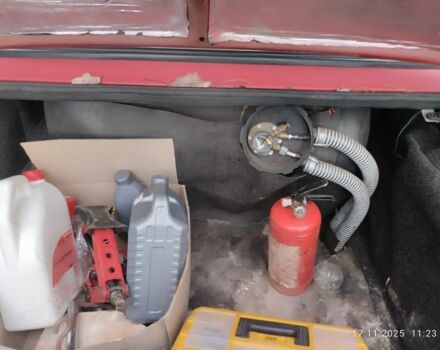 Красный ВАЗ 2107, объемом двигателя 1.5 л и пробегом 200 тыс. км за 592 $, фото 5 на Automoto.ua