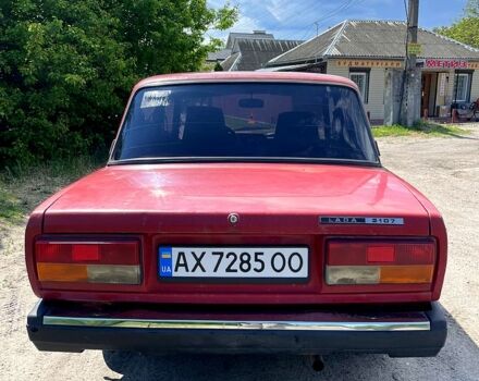 Красный ВАЗ 2107, объемом двигателя 1.5 л и пробегом 200 тыс. км за 1050 $, фото 1 на Automoto.ua