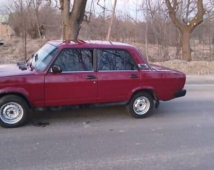 Красный ВАЗ 2107, объемом двигателя 1.5 л и пробегом 180 тыс. км за 800 $, фото 2 на Automoto.ua