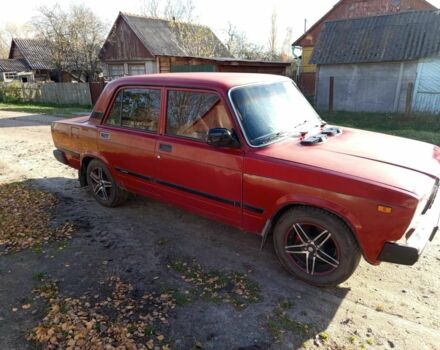 Красный ВАЗ 2107, объемом двигателя 1.5 л и пробегом 500 тыс. км за 1300 $, фото 3 на Automoto.ua
