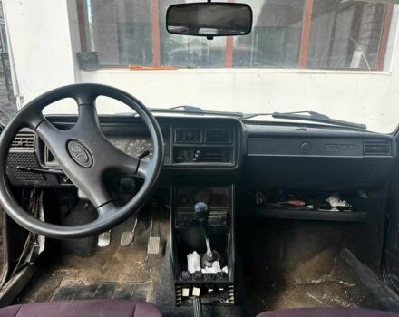 Красный ВАЗ 2107, объемом двигателя 1.5 л и пробегом 200 тыс. км за 750 $, фото 4 на Automoto.ua