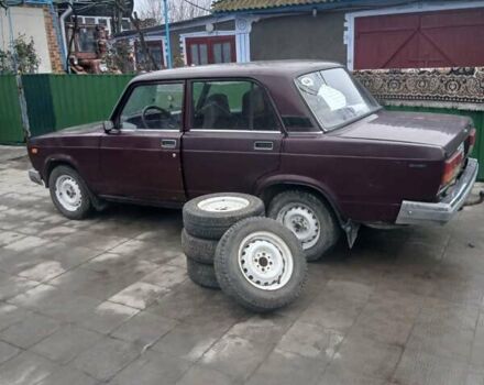 Красный ВАЗ 2107, объемом двигателя 1.5 л и пробегом 130 тыс. км за 1400 $, фото 2 на Automoto.ua