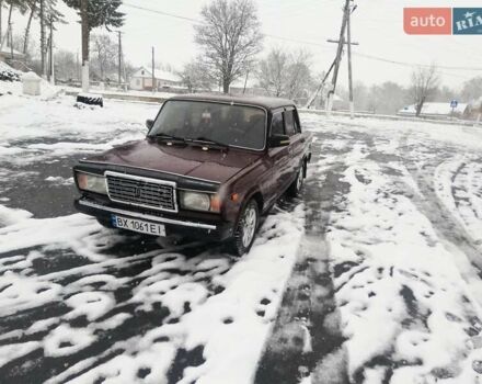 Красный ВАЗ 2107, объемом двигателя 1.5 л и пробегом 130 тыс. км за 2100 $, фото 4 на Automoto.ua