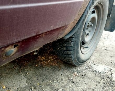 Красный ВАЗ 2107, объемом двигателя 1.5 л и пробегом 230 тыс. км за 330 $, фото 7 на Automoto.ua