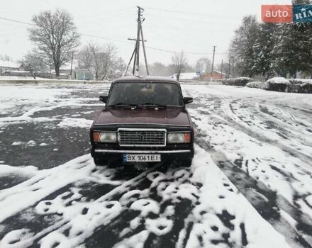 Красный ВАЗ 2107, объемом двигателя 1.5 л и пробегом 130 тыс. км за 2100 $, фото 3 на Automoto.ua