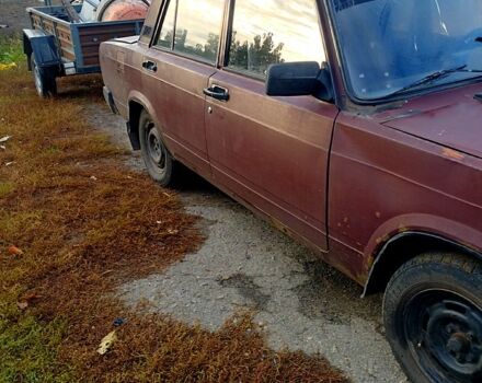 Красный ВАЗ 2107, объемом двигателя 1.5 л и пробегом 230 тыс. км за 330 $, фото 5 на Automoto.ua