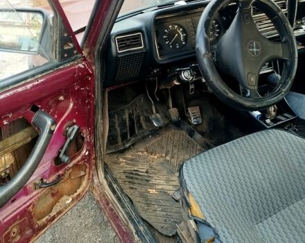 Красный ВАЗ 2107, объемом двигателя 1.5 л и пробегом 230 тыс. км за 330 $, фото 3 на Automoto.ua