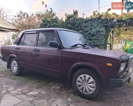Красный ВАЗ 2107, объемом двигателя 1.5 л и пробегом 100 тыс. км за 1550 $, фото 1 на Automoto.ua