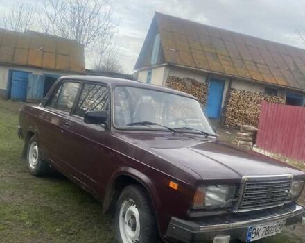 Красный ВАЗ 2107, объемом двигателя 1.5 л и пробегом 120 тыс. км за 1800 $, фото 3 на Automoto.ua