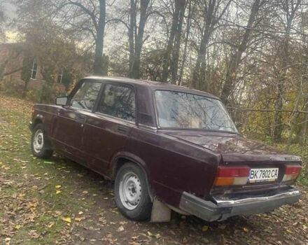 Красный ВАЗ 2107, объемом двигателя 1.5 л и пробегом 120 тыс. км за 1800 $, фото 1 на Automoto.ua