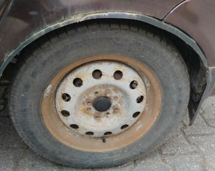 Красный ВАЗ 2107, объемом двигателя 1.6 л и пробегом 170 тыс. км за 1737 $, фото 4 на Automoto.ua