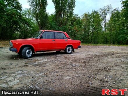ВАЗ 2107 1982 в Черкассах на Automoto.ua Красный ВАЗ 2107, объемом двигателя 1.5 л и пробегом 129 тыс. км за 1100 $, фото 1 на Automoto.ua