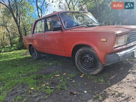 ВАЗ 2107 1982 в Львове на Automoto.ua Красный ВАЗ 2107, объемом двигателя 1.5 л и пробегом 300 тыс. км за 500 $, фото 1 на Automoto.ua