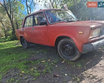 ВАЗ 2107 1982 в Львове на Automoto.ua Красный ВАЗ 2107, объемом двигателя 1.5 л и пробегом 300 тыс. км за 500 $, фото 1 на Automoto.ua