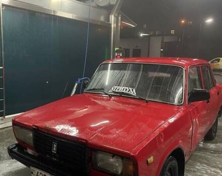 Красный ВАЗ 2107, объемом двигателя 1.5 л и пробегом 300 тыс. км за 594 $, фото 1 на Automoto.ua
