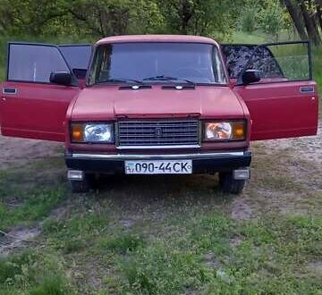 ВАЗ 2107 1983 в Царичанке на Automoto.ua Красный ВАЗ 2107, объемом двигателя 0 л и пробегом 66 тыс. км за 806 $, фото 1 на Automoto.ua