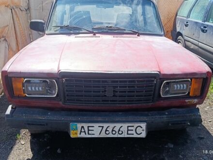 ВАЗ 2107 1983 в Славянске на Automoto.ua Красный ВАЗ 2107, объемом двигателя 2 л и пробегом 50 тыс. км за 363 $, фото 1 на Automoto.ua