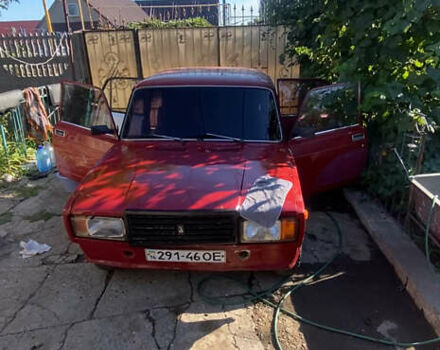 Красный ВАЗ 2107, объемом двигателя 1.7 л и пробегом 195 тыс. км за 650 $, фото 1 на Automoto.ua