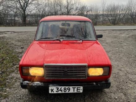 Красный ВАЗ 2107, объемом двигателя 1.5 л и пробегом 100 тыс. км за 600 $, фото 1 на Automoto.ua