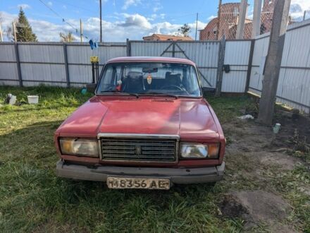 ВАЗ 2107 1985 в Сумах на Automoto.ua Красный ВАЗ 2107, объемом двигателя 0 л и пробегом 70 тыс. км за 645 $, фото 1 на Automoto.ua