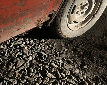 Красный ВАЗ 2107, объемом двигателя 1.5 л и пробегом 309 тыс. км за 614 $, фото 1 на Automoto.ua