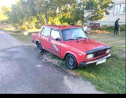 Красный ВАЗ 2107, объемом двигателя 1.5 л и пробегом 86 тыс. км за 400 $, фото 1 на Automoto.ua