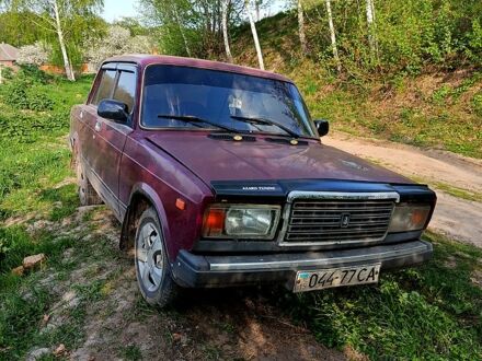 ВАЗ 2107 1988 в Сумах на Automoto.ua Красный ВАЗ 2107, объемом двигателя 15 л и пробегом 0 тыс. км за 960 $, фото 1 на Automoto.ua