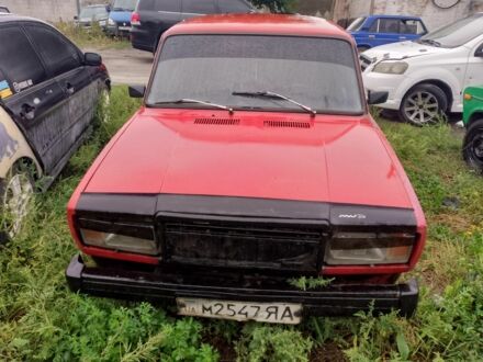 ВАЗ 2107 1990 у Синельниковом на Automoto.ua Червоний ВАЗ 2107, об'ємом двигуна 1 л та пробігом 57 тис. км за 389 $, фото 1 на Automoto.ua
