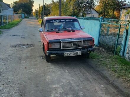 ВАЗ 2107 1990 в Жмеренке на Automoto.ua Красный ВАЗ 2107, объемом двигателя 1.2 л и пробегом 80 тыс. км за 444 $, фото 1 на Automoto.ua