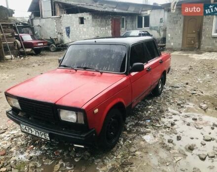 Красный ВАЗ 2107, объемом двигателя 5 л и пробегом 300 тыс. км за 555 $, фото 1 на Automoto.ua