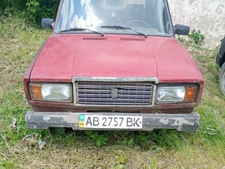 Красный ВАЗ 2107, объемом двигателя 1 л и пробегом 300 тыс. км за 15000 $, фото 1 на Automoto.ua