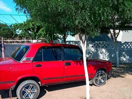 Красный ВАЗ 2107, объемом двигателя 1.6 л и пробегом 300 тыс. км за 1350 $, фото 1 на Automoto.ua