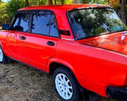 Красный ВАЗ 2107, объемом двигателя 1.5 л и пробегом 211 тыс. км за 1000 $, фото 1 на Automoto.ua