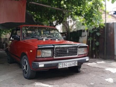 Красный ВАЗ 2107, объемом двигателя 1 л и пробегом 124 тыс. км за 373 $, фото 1 на Automoto.ua