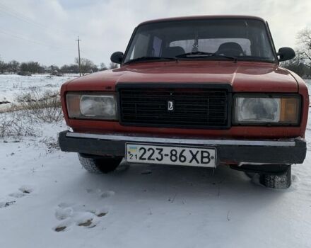 Красный ВАЗ 2107, объемом двигателя 1.5 л и пробегом 333 тыс. км за 670 $, фото 1 на Automoto.ua