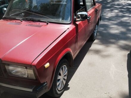 ВАЗ 2107 1996 в Днепре (Днепропетровске) на Automoto.ua Красный ВАЗ 2107, объемом двигателя 1.1 л и пробегом 86 тыс. км за 606 $, фото 1 на Automoto.ua