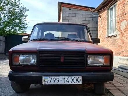 ВАЗ 2107 1996 в Золочеве на Automoto.ua Красный ВАЗ 2107, объемом двигателя 1.5 л и пробегом 0 тыс. км за 650 $, фото 1 на Automoto.ua