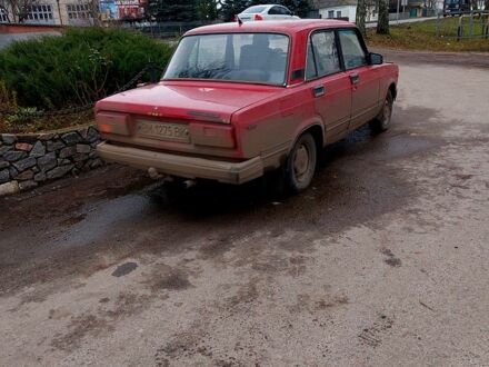 Красный ВАЗ 2107, объемом двигателя 1.5 л и пробегом 97 тыс. км за 1200 $, фото 1 на Automoto.ua