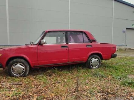 Красный ВАЗ 2107, объемом двигателя 1.5 л и пробегом 100 тыс. км за 300 $, фото 1 на Automoto.ua