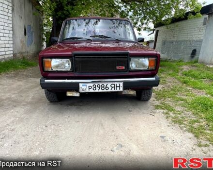 Красный ВАЗ 2107, объемом двигателя 1.5 л и пробегом 180 тыс. км за 1100 $, фото 1 на Automoto.ua