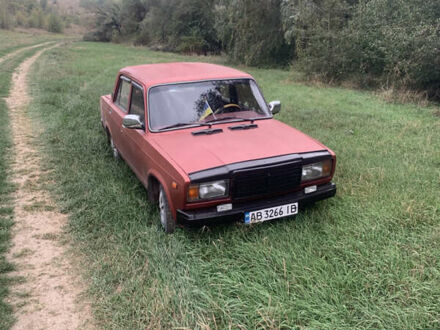 ВАЗ 2107 2001 у Крыжополе на Automoto.ua Червоний ВАЗ 2107, об'ємом двигуна 1.45 л та пробігом 98 тис. км за 750 $, фото 1 на Automoto.ua